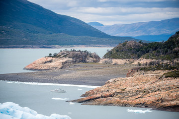 在人民公社时期 人们的衣食住行等情况和今天有什么不同 急急急在线求