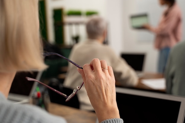 大学生当兵直接成士官嘛？